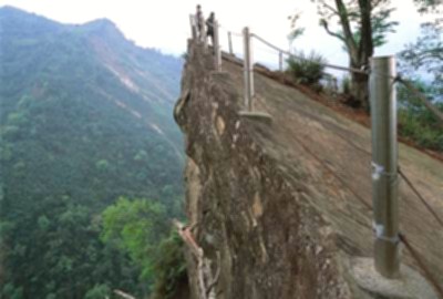 斯比斯比鐵達尼峭岩