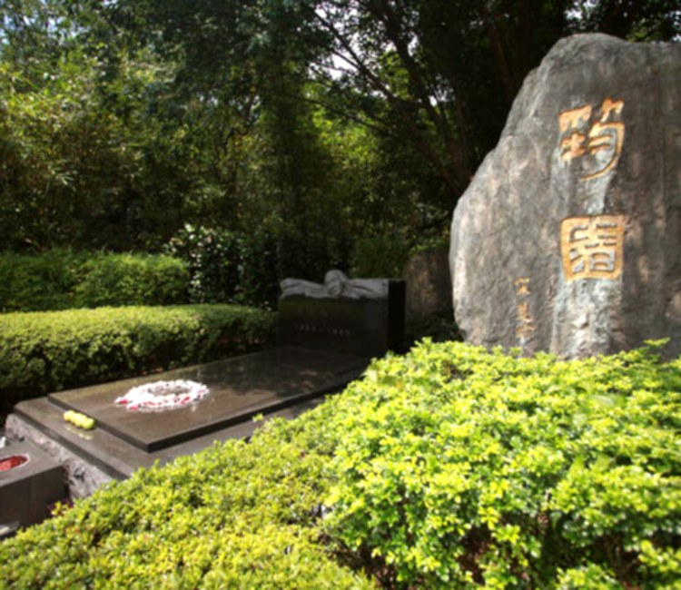 筠園-鄧麗君墓園